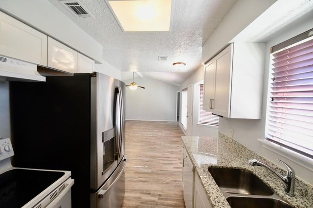 11846 S Marianne Circle, Houston, TX 77071