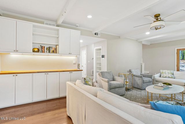 4408 Deer Creek Drive, Jackson, MS 39211