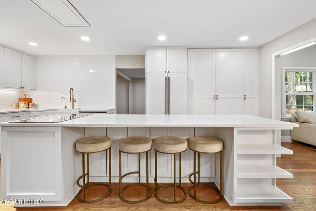 4408 Deer Creek Drive, Jackson, MS 39211