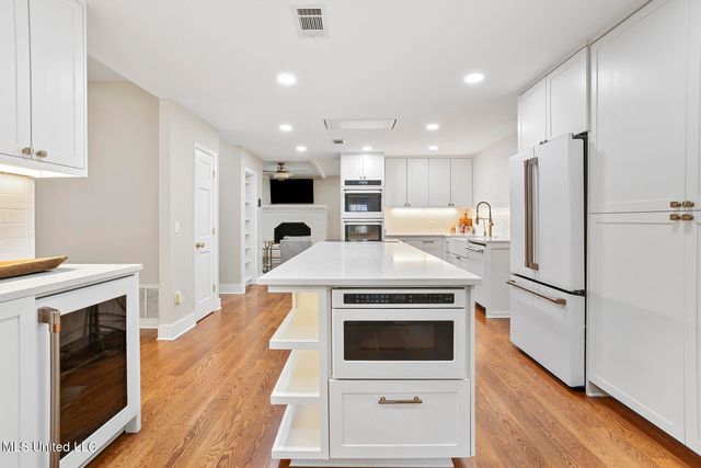 4408 Deer Creek Drive, Jackson, MS 39211