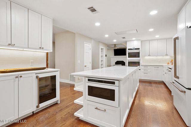 4408 Deer Creek Drive, Jackson, MS 39211