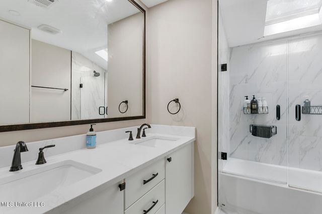 4408 Deer Creek Drive, Jackson, MS 39211