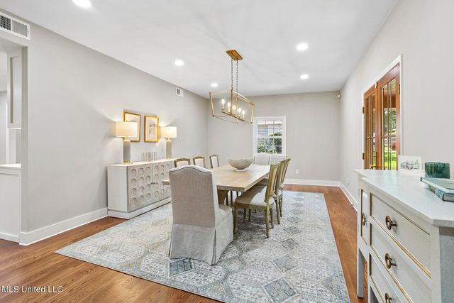 4408 Deer Creek Drive, Jackson, MS 39211