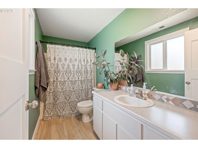 1146 Sw JAMES Ct, Dundee, OR 97115