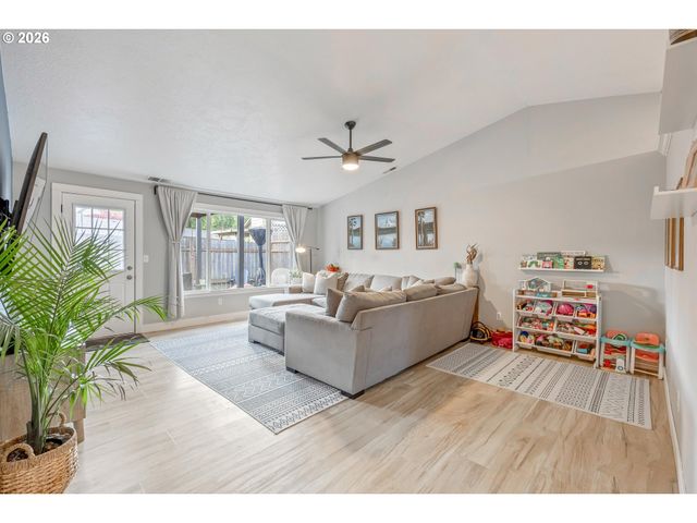 1146 Sw JAMES Ct, Dundee, OR 97115