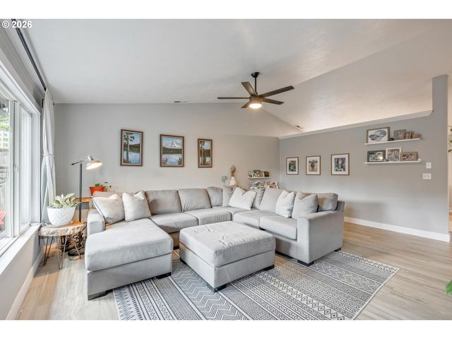 1146 Sw JAMES Ct, Dundee, OR 97115