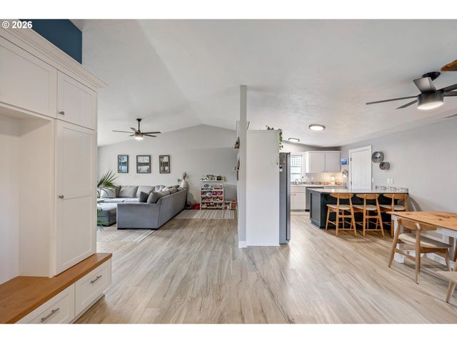 1146 Sw JAMES Ct, Dundee, OR 97115