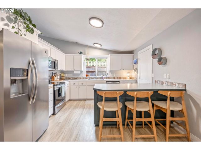 1146 Sw JAMES Ct, Dundee, OR 97115