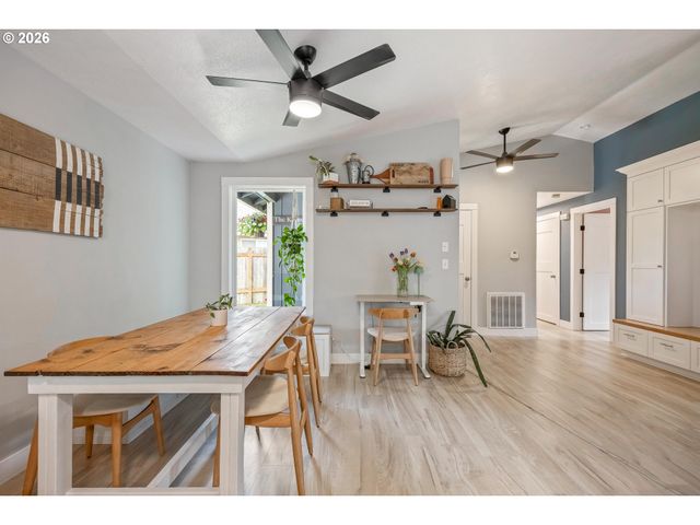 1146 Sw JAMES Ct, Dundee, OR 97115