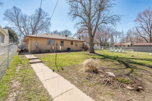 709 Shakopee Avenue E, Shakopee, MN 55379