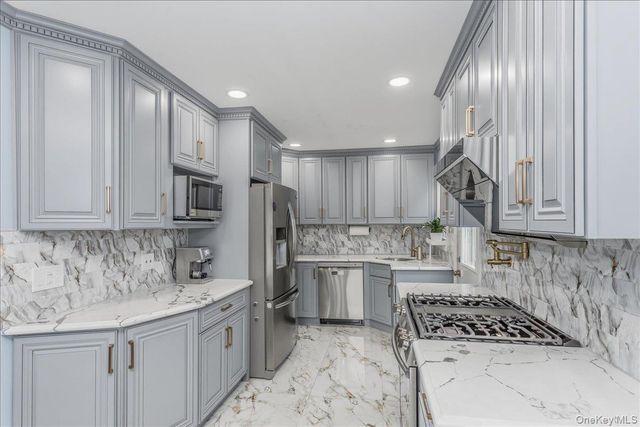 120 N 10th Street, New Hyde Park, NY 11040