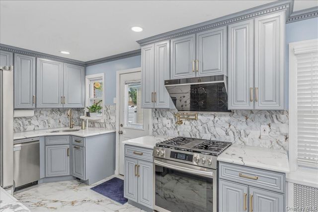 120 N 10th Street, New Hyde Park, NY 11040
