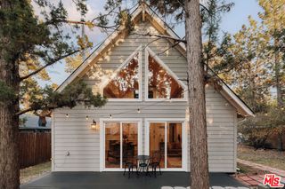 630 Victoria Lane, Sugarloaf, CA 92386