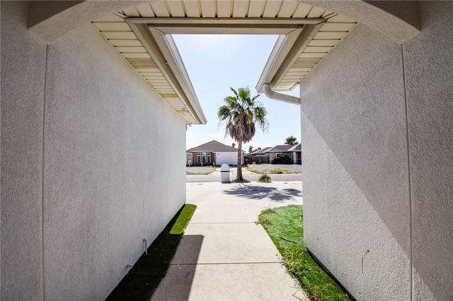 16121 Seagrape St, Corpus Christi, TX 78418