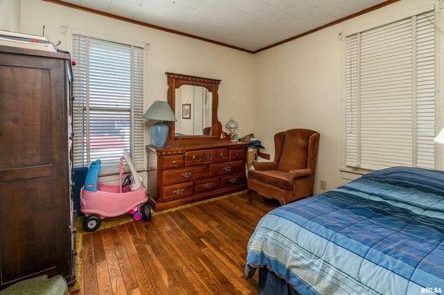 201 N VICKSBURG Street, Marion, IL 62959