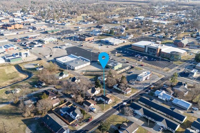201 N VICKSBURG Street, Marion, IL 62959