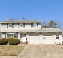 204 Marlin Drive, Fords, NJ 08863