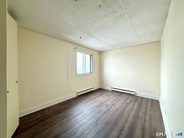 120 Huntington Turnpike 809, Bridgeport, CT 06610