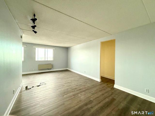 120 Huntington Turnpike 809, Bridgeport, CT 06610
