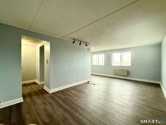 120 Huntington Turnpike 809, Bridgeport, CT 06610