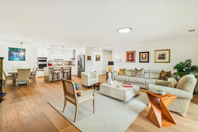 3110 Pheasant Creek Drive 318, Northbrook, IL 60062