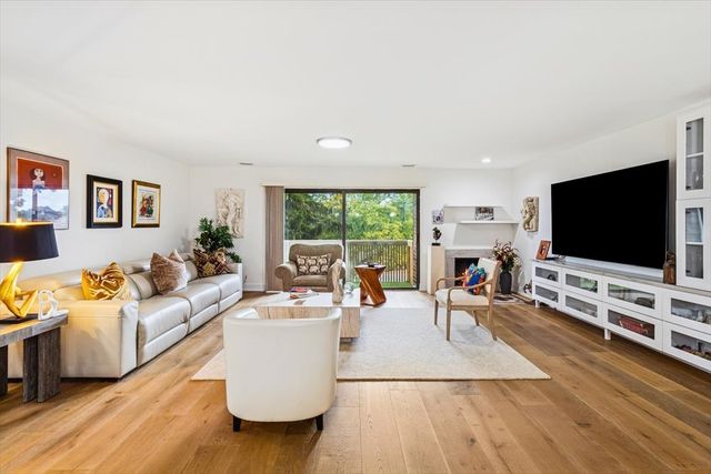 3110 Pheasant Creek Drive 318, Northbrook, IL 60062