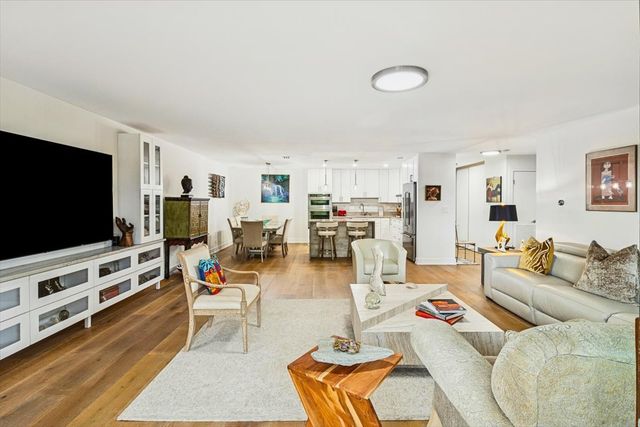 3110 Pheasant Creek Drive 318, Northbrook, IL 60062