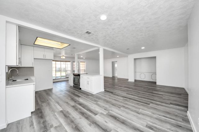 8011 La Roche Lane, Houston, TX 77036