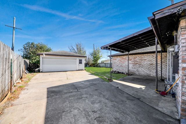 8011 La Roche Lane, Houston, TX 77036