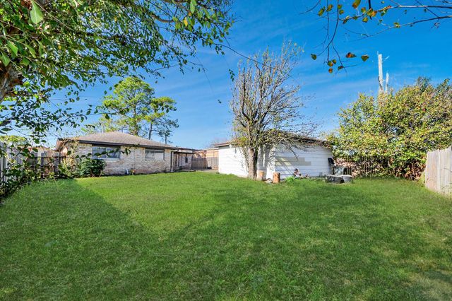 8011 La Roche Lane, Houston, TX 77036