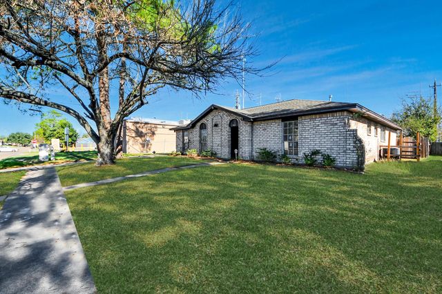 8011 La Roche Lane, Houston, TX 77036