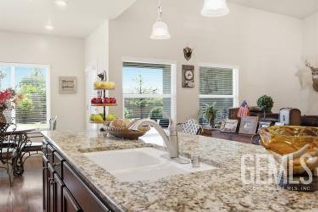 14515 Southernwood Avenue, Bakersfield, CA 93314