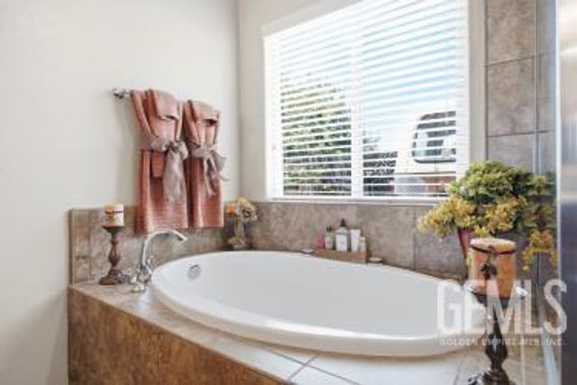 14515 Southernwood Avenue, Bakersfield, CA 93314