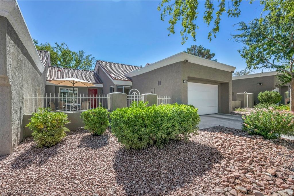 2704 Glencliff Drive, Las Vegas, NV 89134 — photo 2