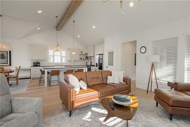 8129 N Farley Avenue, Kansas City, MO 64158