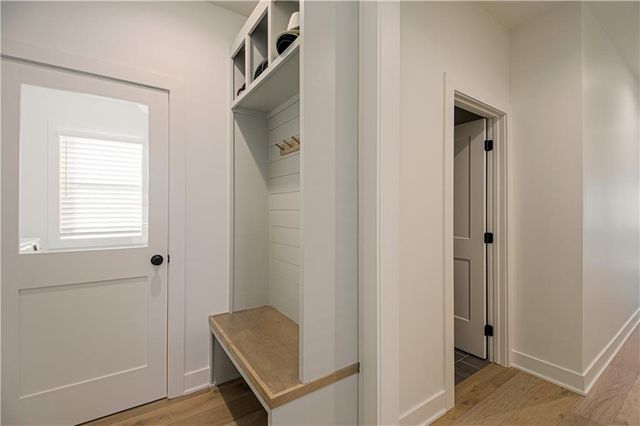 8129 N Farley Avenue, Kansas City, MO 64158