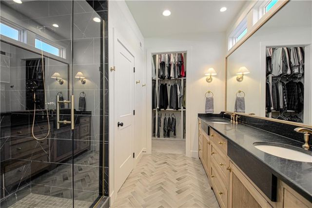 8129 N Farley Avenue, Kansas City, MO 64158