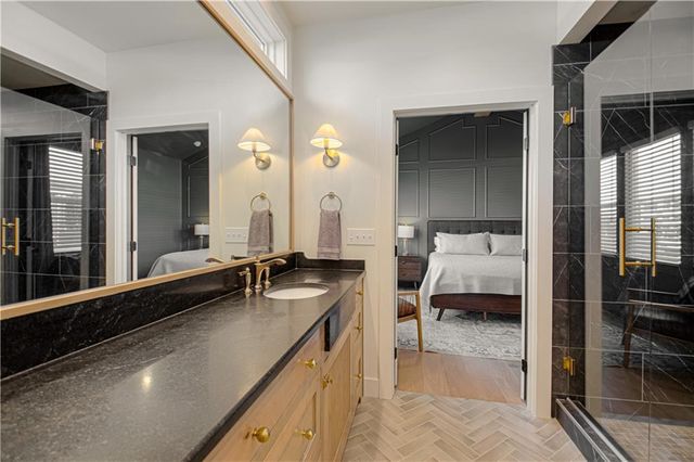 8129 N Farley Avenue, Kansas City, MO 64158