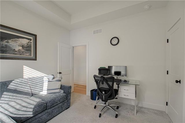 8129 N Farley Avenue, Kansas City, MO 64158