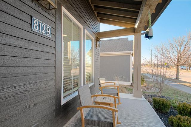 8129 N Farley Avenue, Kansas City, MO 64158