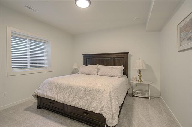 8129 N Farley Avenue, Kansas City, MO 64158