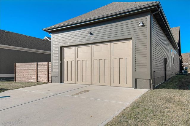 8129 N Farley Avenue, Kansas City, MO 64158