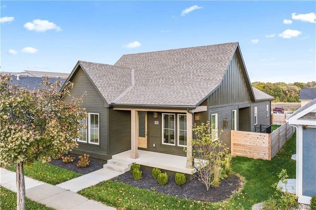 8129 N Farley Avenue, Kansas City, MO 64158