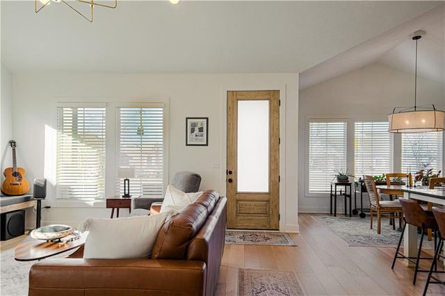 8129 N Farley Avenue, Kansas City, MO 64158