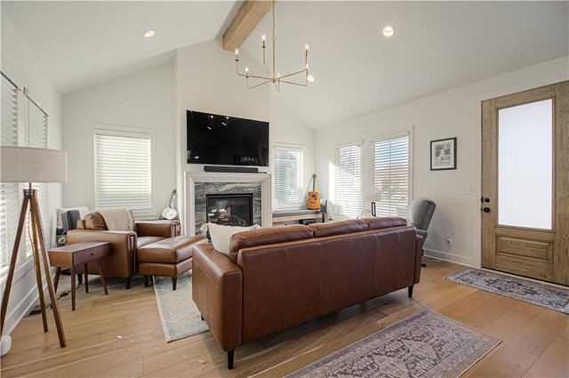 8129 N Farley Avenue, Kansas City, MO 64158