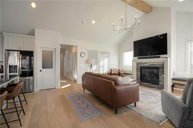 8129 N Farley Avenue, Kansas City, MO 64158