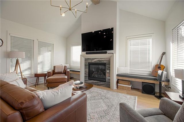 8129 N Farley Avenue, Kansas City, MO 64158