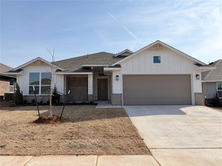 1104 Redwood Creek Drive, Yukon, OK 73099