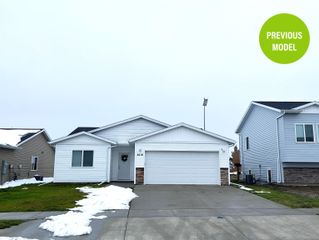 2305 23rd Ave NW, Minot, ND 58703