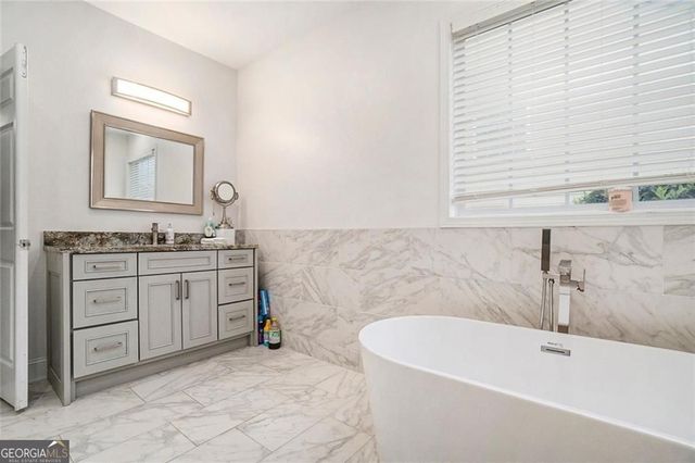 2798 Glenlocke Circle NW, Atlanta, GA 30318